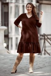 Czekoladowa dresowa sukienka Alice z falbanką PLUS SIZE XXL OVERSIZE JESIEŃ. Brązowe sukienki Moda Size Plus Iwanek, na co dzień, na jesień, plus size, bez wzorów, z bawełny, eleganckie, bez kołnierzyka, plus size, bez ramiączek, mini, oversize. Za 249.90 zł.