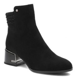Czarne Botki S.Barski Damskie Modne Obuwie. Czarne botki S.BARSKI, z aplikacjami, z jeansu, bez obcasa, na obcasie, bez zapięcia. Za 239.00 zł.
