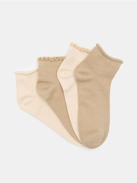 Prążkowane skarpetki 4 pack - wielobarwny. Skarpety Sinsay, bez wzorów, prążkowane. Za 17.99 zł.