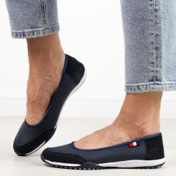 Granatowe ażurowe skórzane baleriny damskie T.Sokolski 600. Niebieskie baleriny Sokolski, w ażurowe wzory, ze skóry, bez obcasa. Za 159.00 zł.