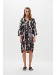 InWear Sukienka w kolorze beżowo-czarnym rozmiar: 42. Brązowe sukienki InWear, na co dzień, bez wzorów, bez kołnierzyka, bez ramiączek, midi, proste. Za 219.60 zł.