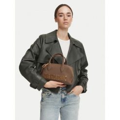 Torebka LOVE MOSCHINO. Brązowe torebki klasyczne Love Moschino, bez wzorów, bez dodatków. Za 949.99 zł.