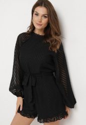 Czarny Kombinezon z Tkaniny Plumeti z Bufiastymi Rękawami i Krótkimi Nogawkami Dolene. Czarne sukienki Born2be, na spotkanie biznesowe, l, bez wzorów, z tkaniny, eleganckie, bez kołnierzyka, bez ramiączek, mini, kopertowe. Za 129.99 zł.