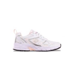 Buty damskie sportowe treningowe Lotto KITAURA. Białe obuwie sportowe Lotto, bez zapięcia, do biegania. W wyprzedaży za 139.00 zł.