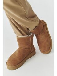 TATUUM Skórzane botki w kolorze jasnobrązowym rozmiar: 41. Brązowe botki Tatuum, bez wzorów, z materiału, z okrągłym noskiem, bez obcasa, na platformie, bez zapięcia. Za 284.15 zł.