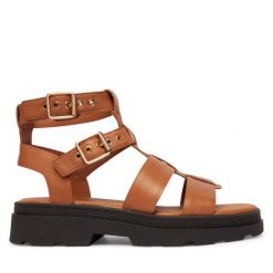 Sandały Clarks. Brązowe sandały Clarks, bez wzorów, bez obcasa, na płaskiej podeszwie, bez zapięcia. Za 389.99 zł.