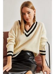 Bianco Lucci Sweter w kolorze beżowym rozmiar: onesize. Brązowe swetry Bianco Lucci, bez wzorów, ze splotem, bez ramiączek. Za 66.00 zł.