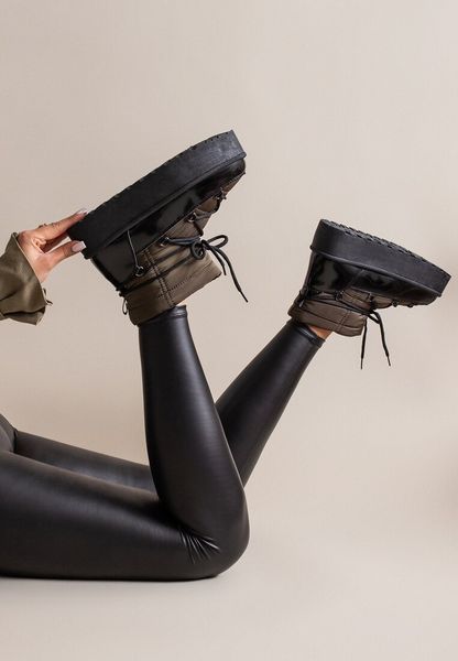 Czarno-Zielone Śniegowce na Grubej Platformie z Ozdobnym Sznurowaniem Lamiatres. Czarne trapery i śniegowce Born2be. Za 119.99 zł.