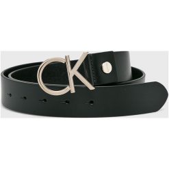 Calvin Klein Jeans - Pasek skórzany. Czarne paski Calvin Klein, bez wzorów, z jeansu. W wyprzedaży za 199.90 zł.