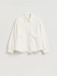 Bawełniana koszula z haftem - biały. Białe koszule Reserved, l, bez wzorów, z bawełny, bez kołnierzyka, bez ramiączek. Za 159.99 zł.