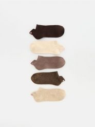 Krótkie skarpetki z haftem 5 pack - brązowy. Brązowe skarpety Reserved, bez wzorów. Za 49.99 zł.