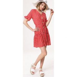Czerwona Sukienka One Month. Czerwone sukienki Born2be, m, z aplikacjami, bez kołnierzyka, bez ramiączek, mini. Za 69.99 zł.