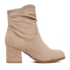 Botki JENNY. Brązowe botki Jenny, bez wzorów, bez obcasa, na słupku, bez zapięcia. Za 159.99 zł.