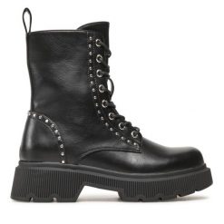 Trzewiki DeeZee. Czarne botki DeeZee, bez wzorów, bez obcasa, na płaskiej podeszwie, bez zapięcia. Za 179.99 zł.