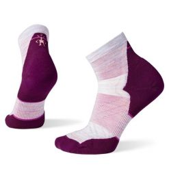 Skarpety Biegowe Damskie Smartwool Run Targeted Cushion Ankle Socks. Czerwone skarpety Smartwool, bez wzorów. Za 81.99 zł.