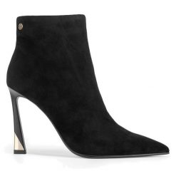 Botki Eva Minge. Czarne botki Eva Minge, bez wzorów, bez obcasa, na szpilce, bez zapięcia. Za 479.99 zł.