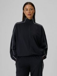 4F Bluza dresowa loose bez kaptura damska - czarna XS. Czarne bluzy 4f, l, bez wzorów, z dresówki, bez kaptura. Za 179.99 zł.
