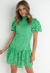 Zielona Sukienka Cilleis. Zielone sukienki Born2be, s, z aplikacjami, z koronki, eleganckie, bez kołnierzyka, bez ramiączek, mini. Za 89.99 zł.