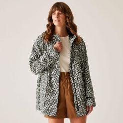 Kurtka turystyczna przeciwdeszczowa damska Orla Kiely Swing wodoodporna. Niebieskie kurtki sportowe Regatta, bez wzorów, z tkaniny, bez kaptura, trekkingowe. Za 319.99 zł.