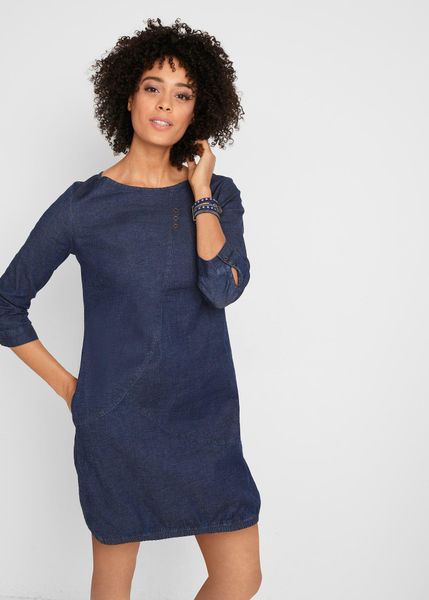 Sukienka jeansowa ze stretchem. Niebieskie sukienki bonprix, bez wzorów, z jeansu, bez kołnierzyka, bez ramiączek. Za 137.99 zł.