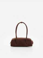 Zamszowa torebka na ramię - brązowy. Brązowe torby na ramię Reserved, bez wzorów, z zamszu, na ramię, zamszowe, bez dodatków. Za 279.99 zł.