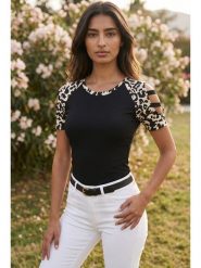 SOULSHAE Koszulka w kolorze czarnym rozmiar: S/M. Czarne bluzki SOULSHAE, m, bez wzorów, z wiskozy, bez kołnierzyka, bez ramiączek. Za 86.95 zł.