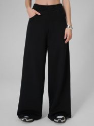 4F Spodnie dresowe z szerokimi nogawkami damskie - czarne L. Czarne spodnie sportowe 4f, l, bez wzorów, z bawełny, do biegania. Za 149.99 zł.