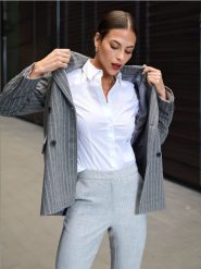 Koszula slim - biały. Białe koszule Sinsay, l, bez wzorów, z bawełny, bez kołnierzyka, bez ramiączek. Za 39.99 zł.