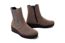 RIEKER X9180-64 beige, botki damskie. Brązowe botki Rieker, na zimę, bez wzorów, z gumy, bez obcasa, na koturnie, bez zapięcia. Za 349.90 zł.