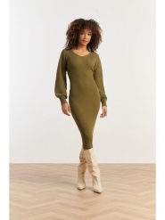 Smashed Lemon Sukienka dzianinowa w kolorze khaki rozmiar: XS. Brązowe sukienki Smashed Lemon, xs, bez wzorów, z dzianiny, bez kołnierzyka, bez ramiączek, midi. Za 143.99 zł.