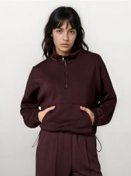 Bluza z domieszką wiskozy - brązowy. Brązowe bluzy Sinsay, l, bez wzorów, z wiskozy, bez kaptura. Za 49.99 zł.