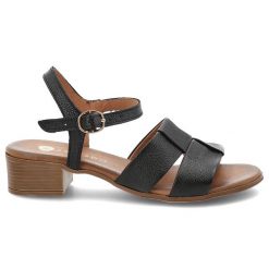 Czarne Sandały Armodo Eleganckie Obuwie Damskie. Czarne sandały Armodo, bez wzorów, ze skóry, eleganckie, bez obcasa, na obcasie, bez zapięcia. Za 299.00 zł.