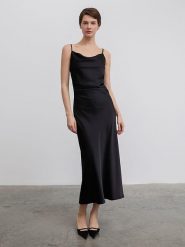 BGN Sukienka w kolorze czarnym rozmiar: 38. Czarne sukienki BGN, na co dzień, bez wzorów, bez kołnierzyka, bez ramiączek, maxi, proste. Za 154.79 zł.