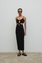 Sukienka z ozdobnymi wycięciami w kolorze BLACK - VENDA MAXI-XS/S. Czarne sukienki Marsala, m, bez wzorów, z bawełny, wakacyjne, bez kołnierzyka, bez ramiączek, maxi, dopasowane. Za 319.90 zł.
