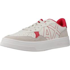 Kapcie ARMANI EXCHANGE XDX103 XV579 Biały. Białe obuwie domowe Armani Exchange, bez wzorów, ze skóry, bez zapięcia. Za 366.99 zł.