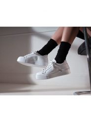 British Passport Skórzane sneakersy w kolorze białym rozmiar: 38. Białe trampki British Passport, bez wzorów, bez zapięcia. Za 347.99 zł.