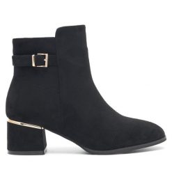 Botki Clara Barson. Czarne botki Clara Barson, bez wzorów, bez obcasa, na słupku, bez zapięcia. Za 139.99 zł.