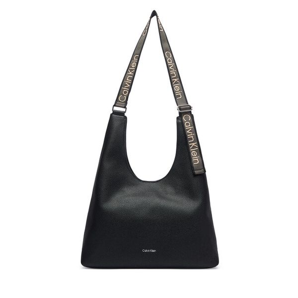 Torebka Calvin Klein. Czarne torebki klasyczne Calvin Klein, bez wzorów, bez dodatków. Za 569.99 zł.