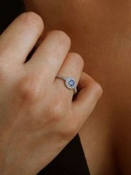 DIA DIAMONDS Srebrny pierścionek z diamentami i tanzanitem rozmiar: 54. Niebieskie pierścionki DIA DIAMONDS, z diamentem, srebrne. Za 439.95 zł.