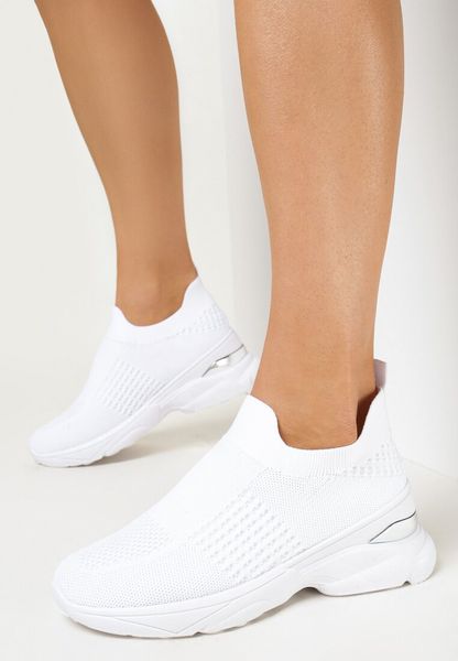 Białe Buty Sportowe na Grubej Podeszwie z Elastyczną Cholewką Tyla. Białe obuwie sportowe Born2be, na lato, bez zapięcia. Za 59.99 zł.