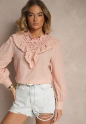 Różowa Bluzka z Bawełny Zdobiona Ażurowym Haftem i Falbaną Nevole. Czerwone bluzki Renee, m, z aplikacjami, z bawełny, eleganckie, bez kołnierzyka, bez ramiączek. W wyprzedaży za 41.99 zł.
