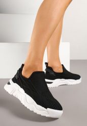 Czarne Siateczkowe Buty Sportowe Sneakersy Wsuwane Zdobione Tłoczeniami Nusadela. Czarne obuwie sportowe Renee, z jeansu, bez zapięcia. Za 39.99 zł.
