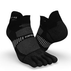 Skarpetki do biegania Kiprun Run 900 pięciopalczaste niskie cienkie. Czarne skarpety KIPRUN, bez wzorów, z elastanu. Za 34.99 zł.