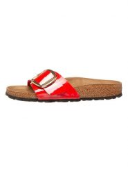 Birkenstock Klapki "Madrid Big Buckle" w kolorze czerwonym rozmiar: 40. Czerwone klapki Birkenstock, bez wzorów, z otwartym noskiem, bez obcasa. Za 340.18 zł.