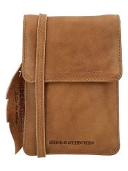 HIDE & STITCHES Skórzana torebka w kolorze jasnobrązowym na telefon - 13 x 19 x 2 cm rozmiar: onesize. Brązowe torby na ramię HIDE & STITCHES, bez wzorów, z materiału, przez ramię, bez dodatków. Za 152.99 zł.