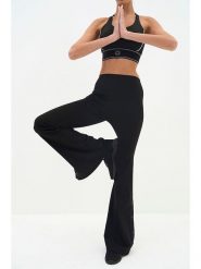 Onamaste Legginsy sportowe "Flair" w kolorze czarnym rozmiar: L/XL. Czarne legginsy Onamaste, l, bez wzorów, z materiału, outdoorowe. Za 167.28 zł.
