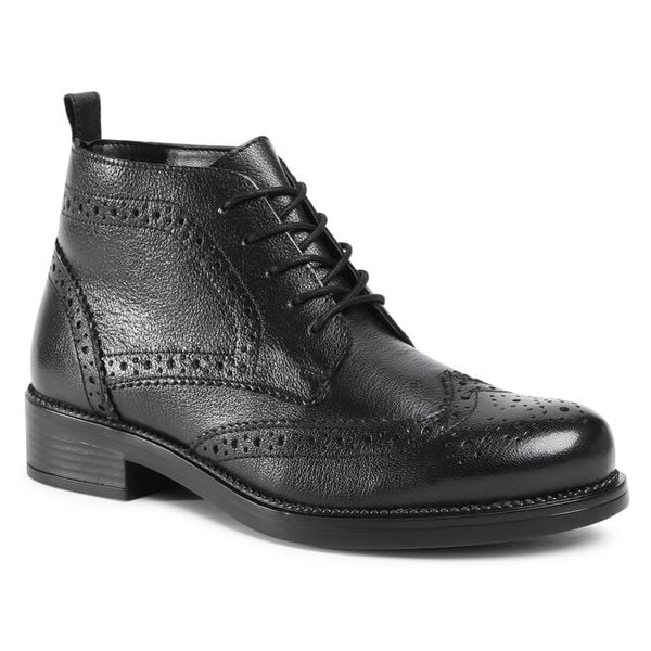 Trzewiki Lasocki. Czarne botki Lasocki, bez wzorów, bez obcasa, na płaskiej podeszwie, bez zapięcia. Za 102.99 zł.