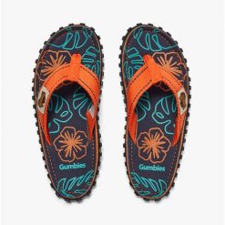 Japonki Gumbies Islander Canvas Flip-Flops. Brązowe klapki Gumbies, bez wzorów, bez obcasa. Za 109.99 zł.
