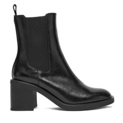 Botki HUGO. Czarne botki Hugo, bez wzorów, bez obcasa, na płaskiej podeszwie, bez zapięcia. Za 799.99 zł.