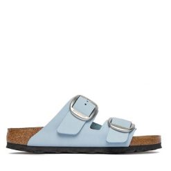 Klapki Birkenstock. Niebieskie klapki Birkenstock, bez wzorów, bez obcasa. Za 599.99 zł.